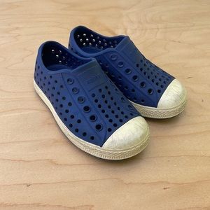 NATIVE Kids Shoes size 6